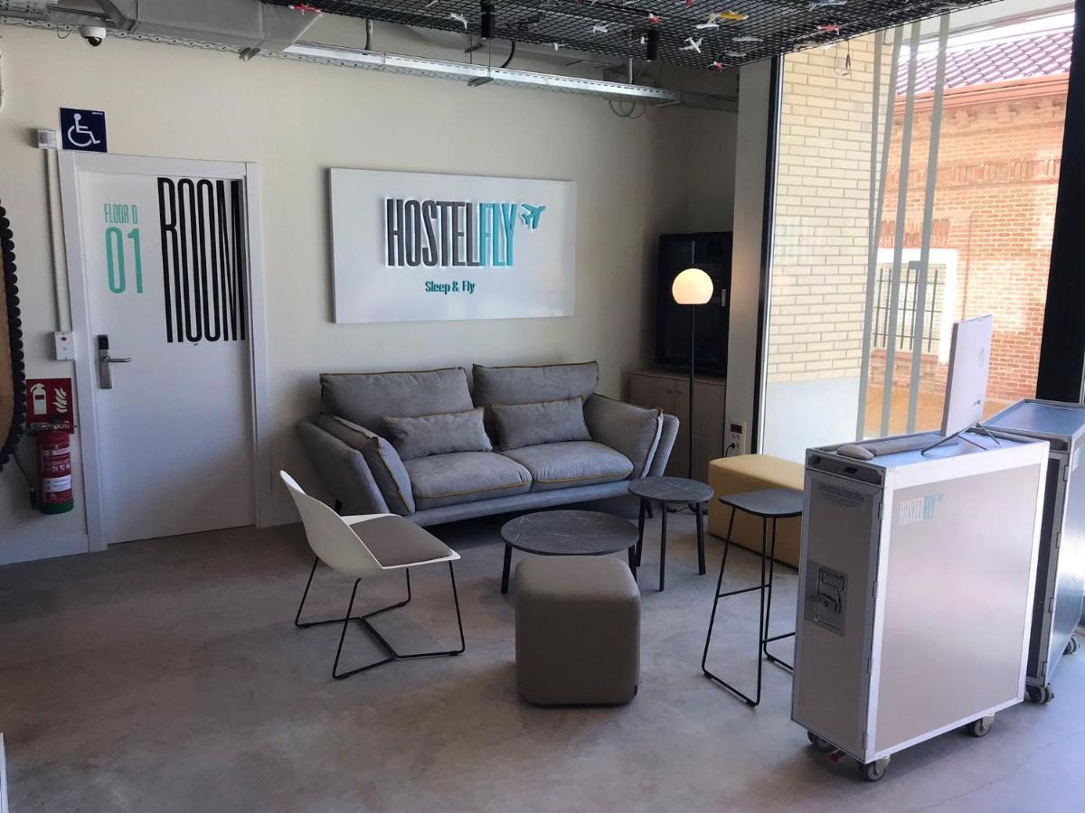 Hostelfly Madrid Extérieur photo