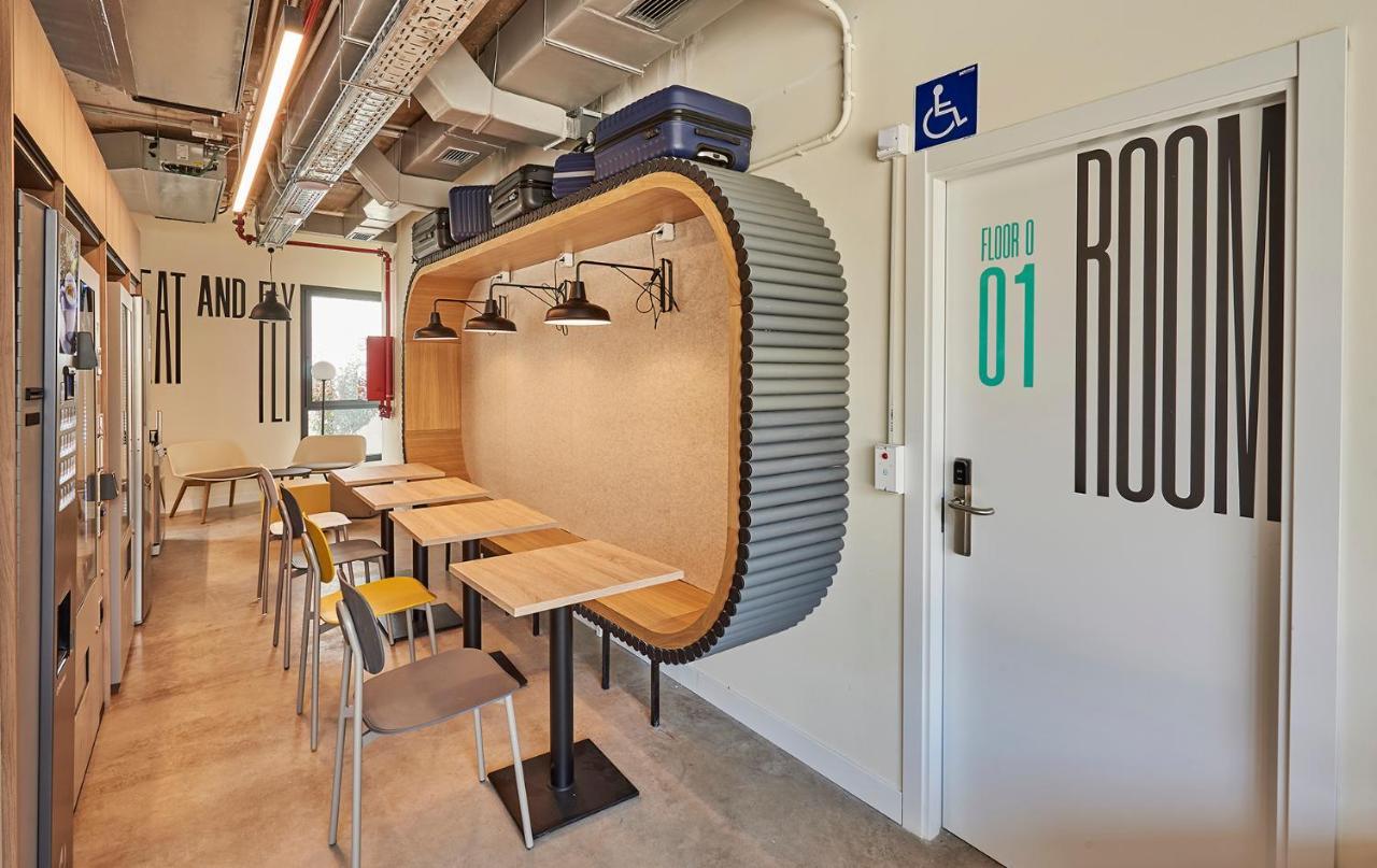 Hostelfly Madrid Extérieur photo
