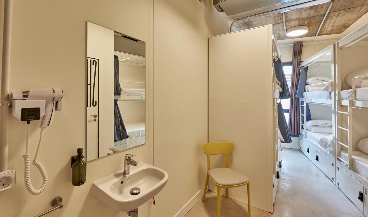 Hostelfly Madrid Extérieur photo