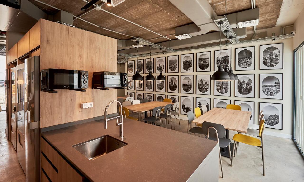 Hostelfly Madrid Extérieur photo