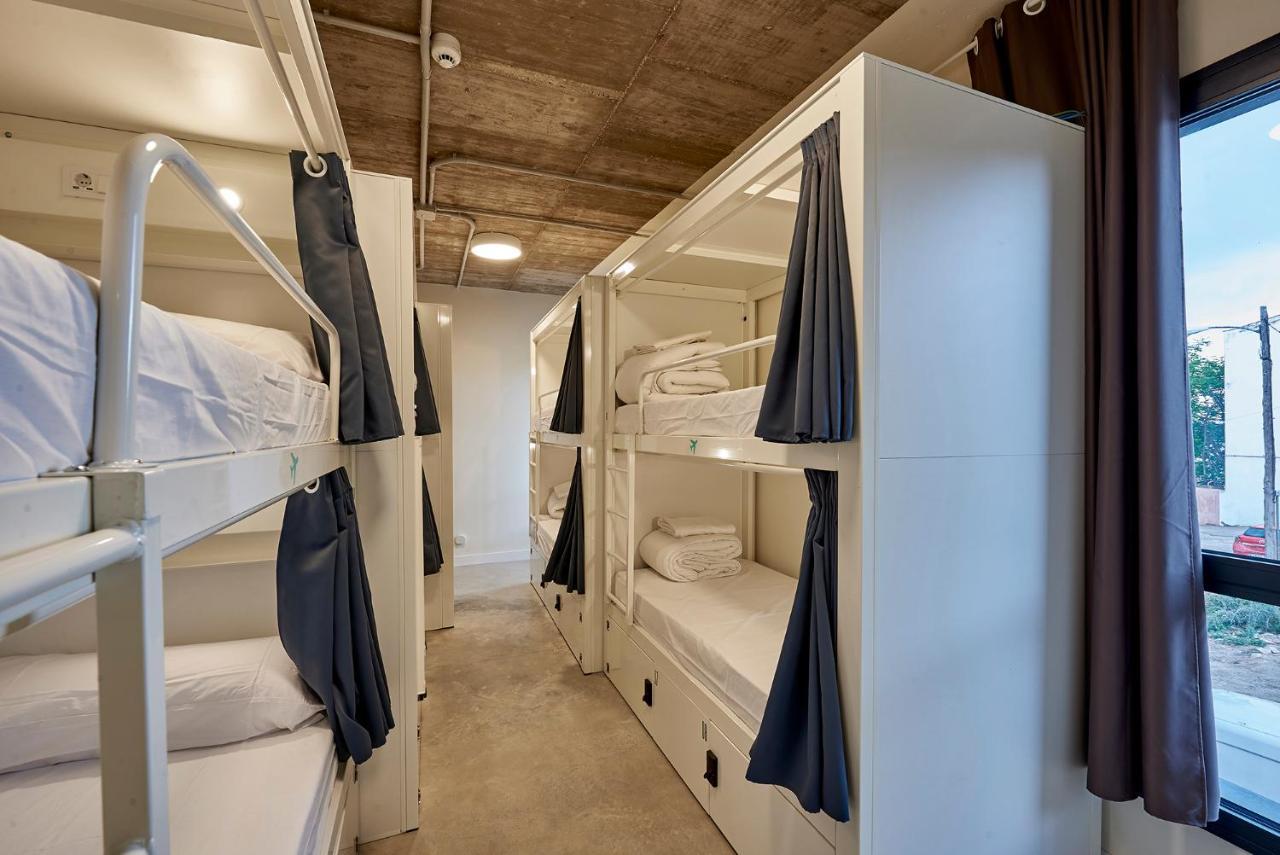 Hostelfly Madrid Extérieur photo