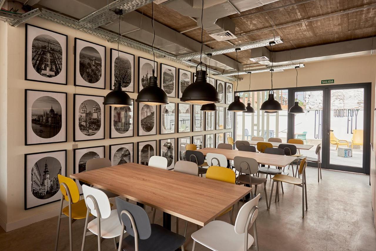Hostelfly Madrid Extérieur photo