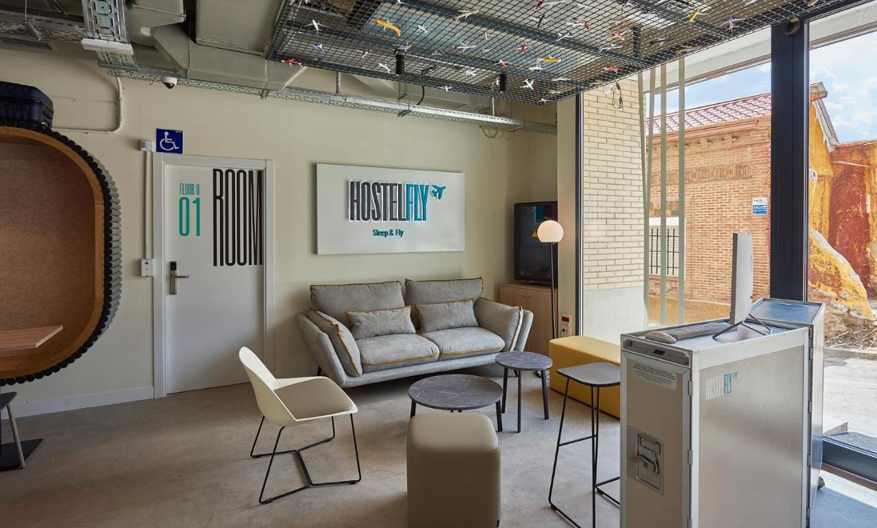 Hostelfly Madrid Extérieur photo